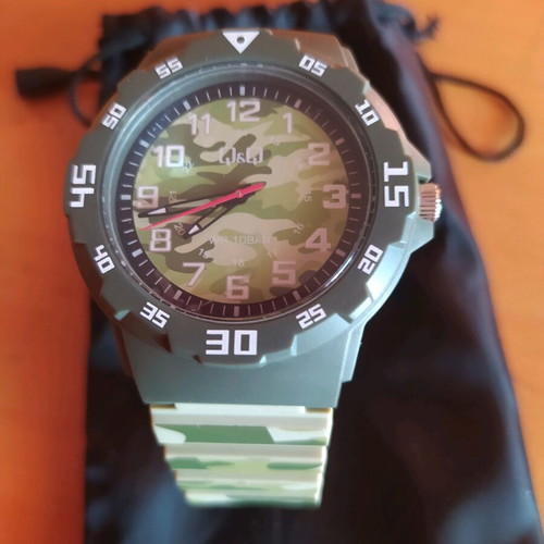 Q&Q men's watch new with camouflage strap and 10 bar waterproof