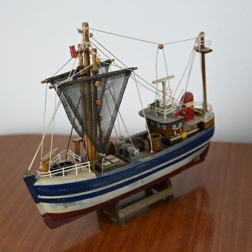 Handmade wooden fishing boat model used, decorative with base