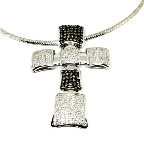 Cross 18k with diamonds new, 5x7 cm, 18 karat white gold