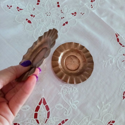 Vintage copper plates used, set of 2, pleated edge