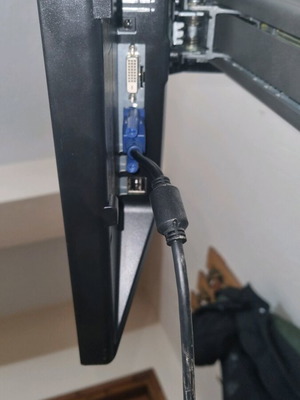 Dell monitor with old connector like new, height and rotation adjustment