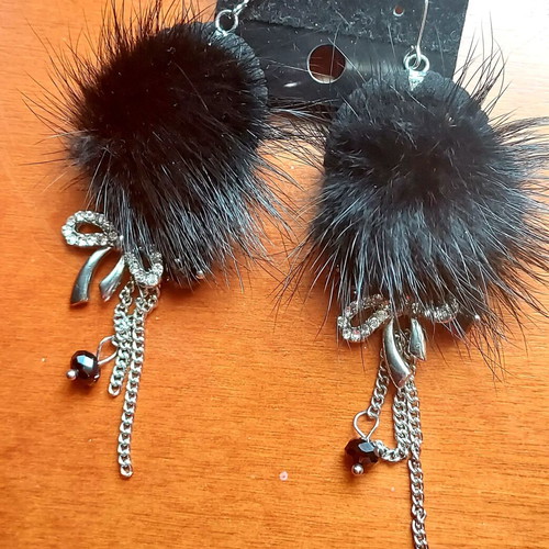 Earrings with black pom pom and rhinestones new