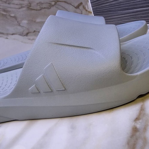Adidas Lightshift slides size 48.5 like new, turquoise
