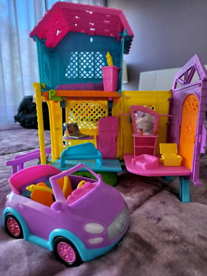 Polly's Pocket house and car like new