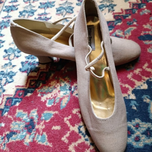 Pilar Burgos Mary Janes beige pumps size 39, vintage, made in Spain