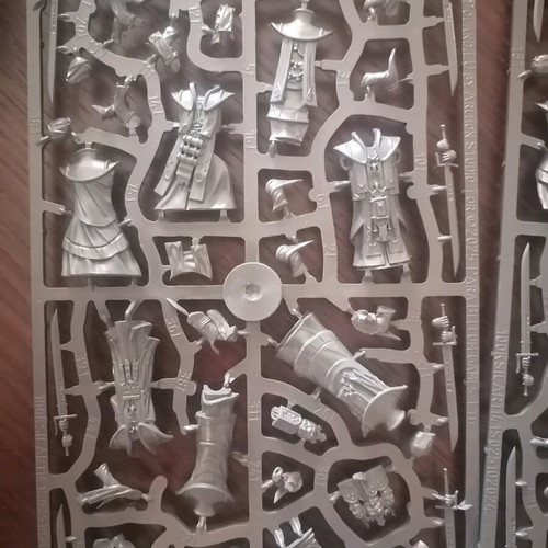 Miniatures Conquest 100 Kingdoms Sicari set like new