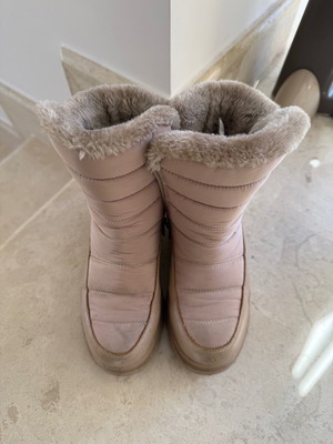 Xti beige boots with fur size 33 used