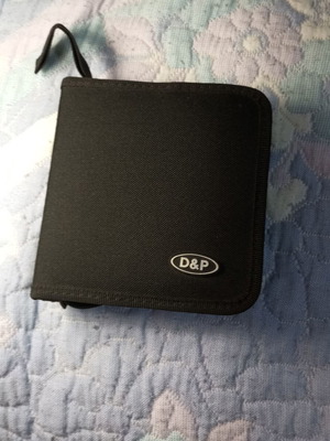 CD case like new with zipper for 40 CDs, elegant pouch