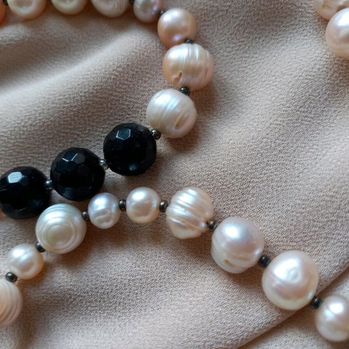 Onyx & rose pearls necklace used, vintage large