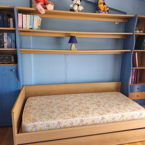 Neoset children's bedroom set with bed and bookshelf