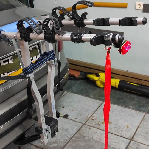 Bicycle Rack for Tow Bar like new, holds four bikes