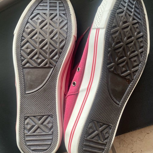 Sneakers shoes red size 43 like new with two defects