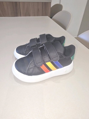 Παιδικά παπούτσια Adidas VS Switch 3 K FY9195 σε άριστη κατάσταση μέγεθος 27