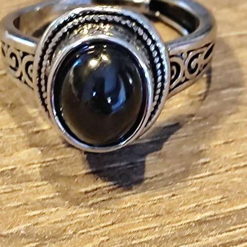 Elegant silver ring with round black stone, like new