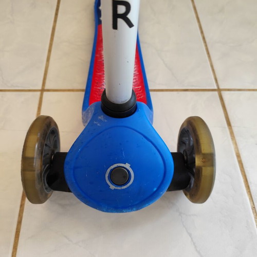 Globber kids scooter used, three-wheeled, blue, for ages 3+