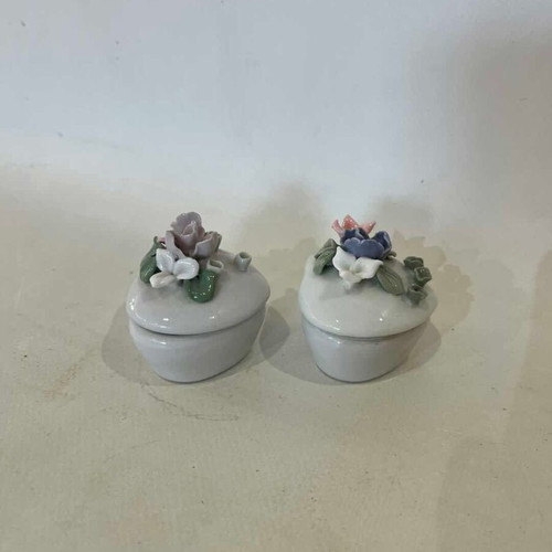 Set of 2 vintage porcelain jewelry boxes used, heart-shaped with 3D flowers