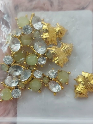 Nail decorations new, metal with rhinestones and pearls