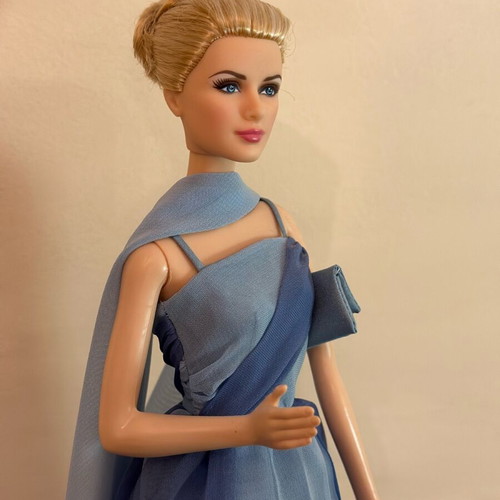 Collectible Barbie Grace Kelly To Catch a Thief 2011 Pink Label like new