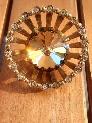 Max Mara metal flower brooch gold used