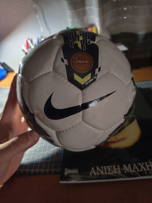 Μπάλα ποδοσφαίρου Nike δερμάτινη, ελάχιστα χρησιμοποιημένη