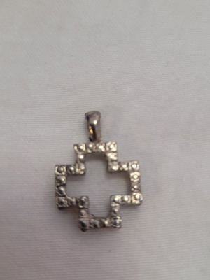 Cross pendant for necklace