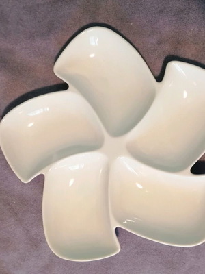 White ordeviera new with 5 sections, approx. 40 cm diameter