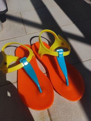 Παιδικά πέδιλα σαν καινούργια, πολύχρωμα, μέγεθος 32