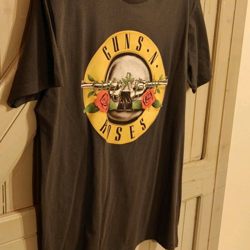 T shirt Gun's N Roses like new, black gray, size M