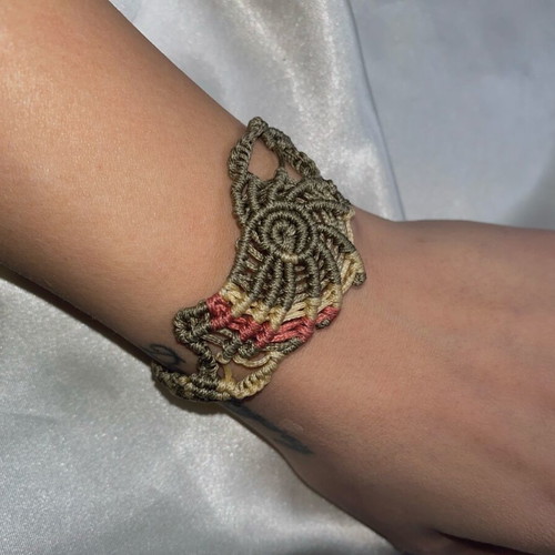 Macrame bracelet like new, multicolored and green