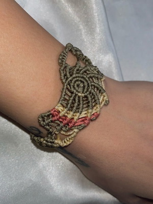 Macrame bracelet like new, multicolored and green