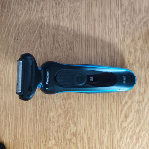 Braun Series 5 EasyClean shaver like new