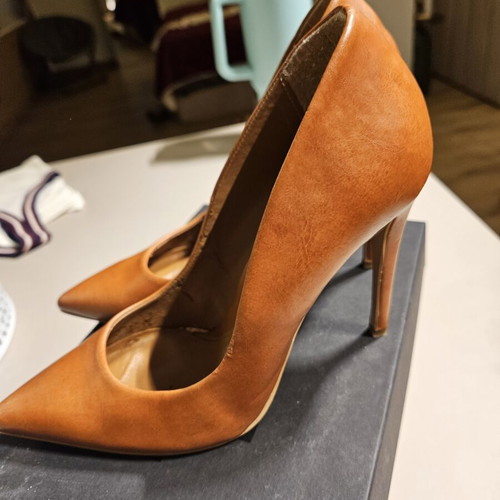 Sante leather high heels size 38, like new, tan