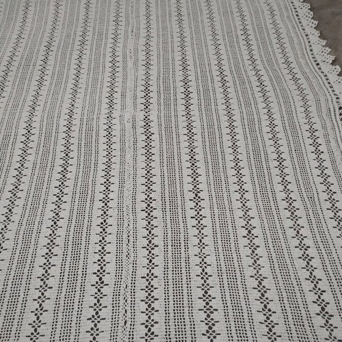 Knitted tablecloth like new 127x104 cm
