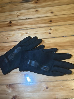 Nike gloves like new, black