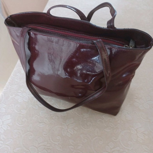 Thiros women's medium bag burgundy patent leather like new with zipper