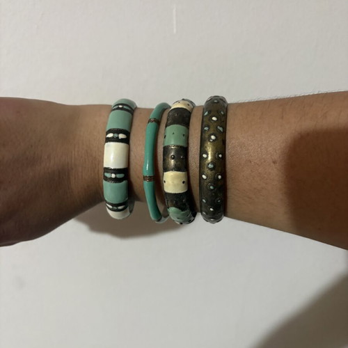 Metal bracelet set like new, white and silver