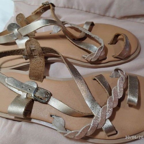 J&C Rose Gold Leather Sandals like new, flat sole
