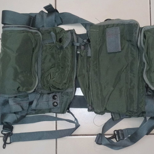 US Navy 1982 SV-2B pilot survival vest like new