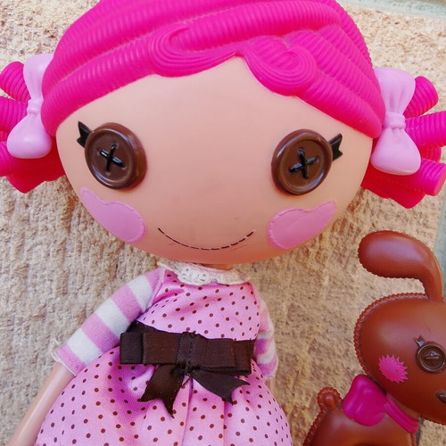 Lalaloopsy Toffee Cocoa Cuddles κούκλα 33εκ. με σοκολατένιο σκυλάκι