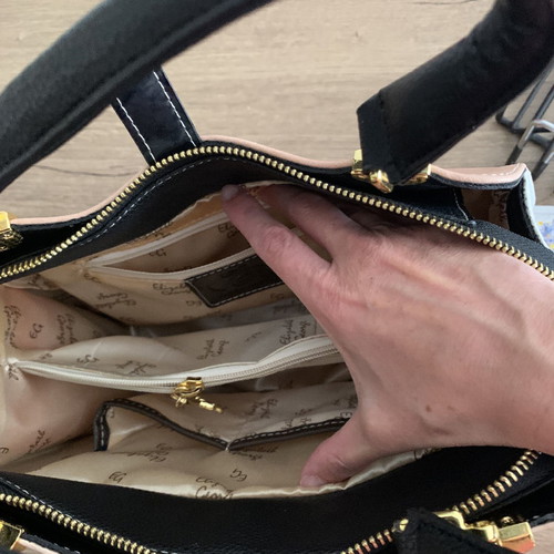 Elizabeth George handbag like new, powder pink