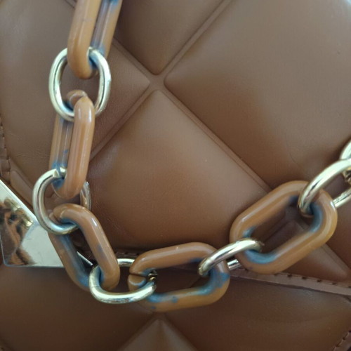 Women's shoulder bag with clip used, tan color