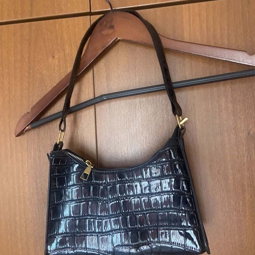 Casual Attitude shoulder bag like new, black with crocodile texture