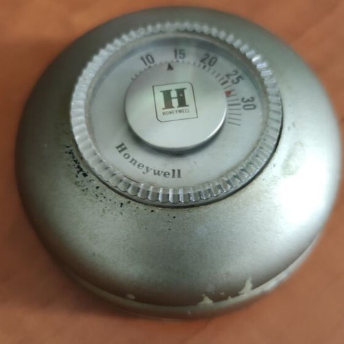 Honeywell Vintage Round Thermostat T87 with Wall Subbase used