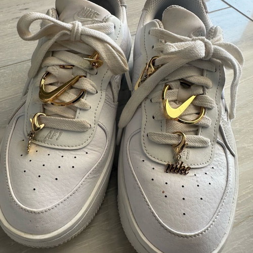 Nike sneakers used with removable jewelry, size 37.5
