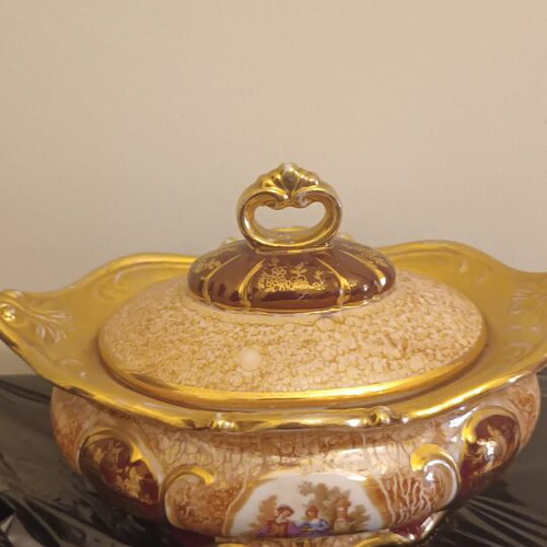 Vintage Hand-Carved Porcelain Fondue Pot like new, Viennese style