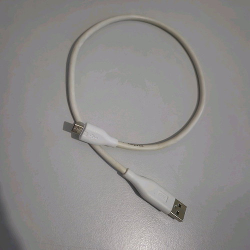 Various cables like new for consoles and TVs