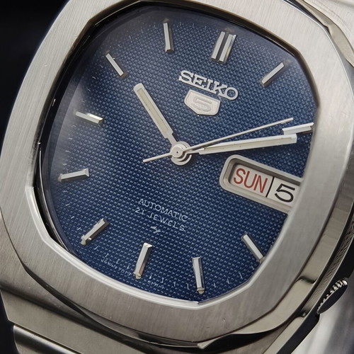 Seiko 5 Nautilus Automatic Ref. 7019-5140 vintage watch, blue and silver