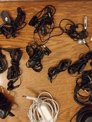 Φορτιστές κινητών, handsfree και usb μεταχειρισμένα