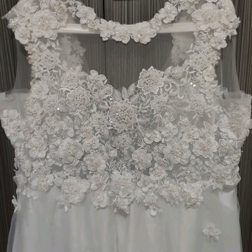 Wedding dress new romantic style with embroidery, tulle and lace, size 38/40