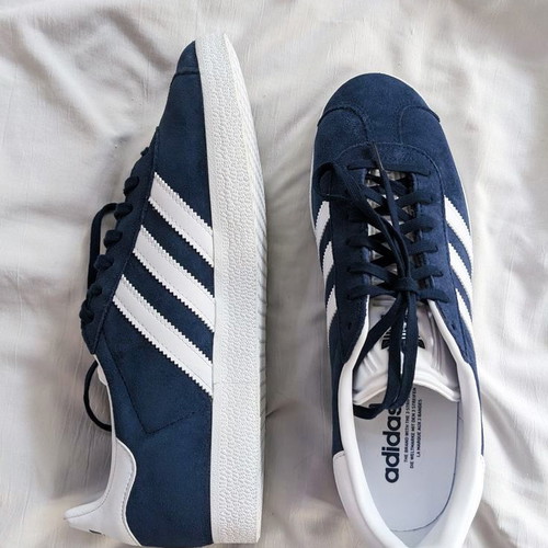 Adidas Gazelle Athletic Shoes Like New, Size 40.5, Blue and White